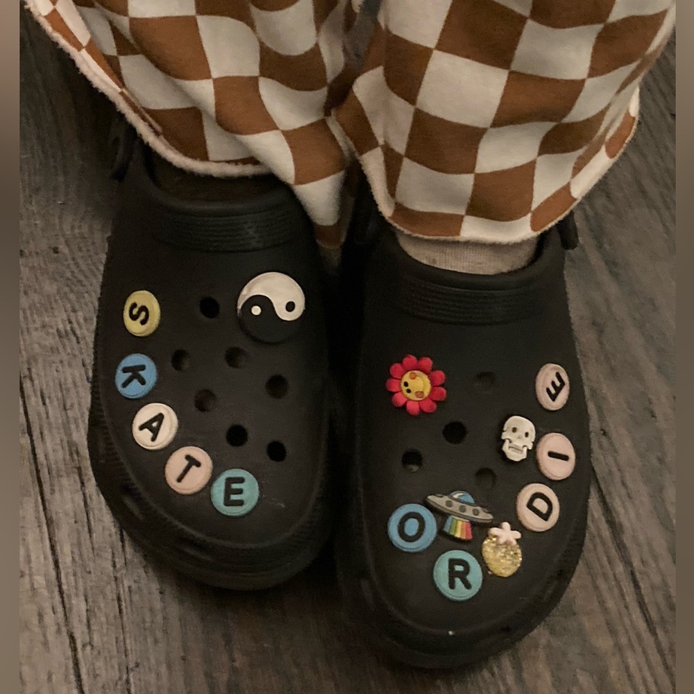 Platform crocs with jibbits
